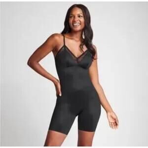 ASSETS BY SPANX Shape-wear SM Mid-Thigh Bodysuit Lace Trim Open Gusset Shaping